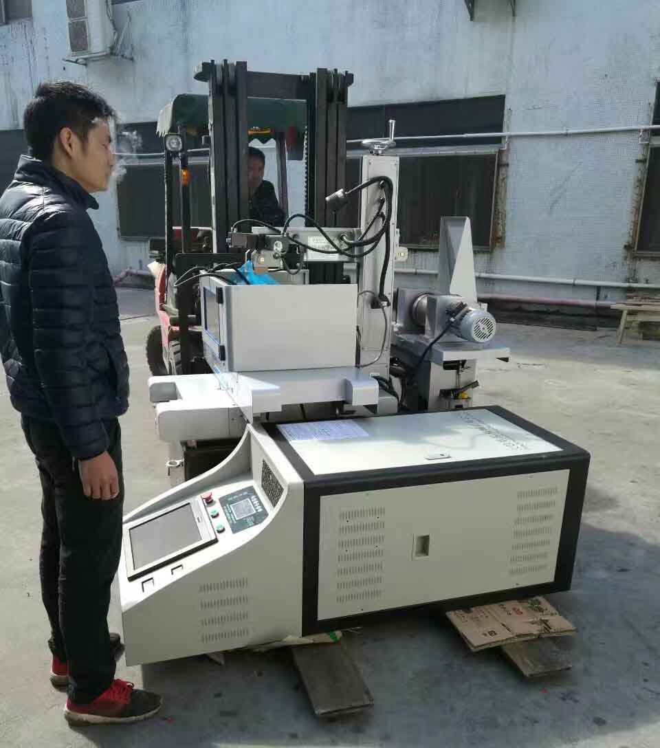 電火花線切割現場卸貨