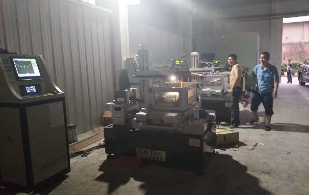 荊州鉅力中走絲線切割現場安裝